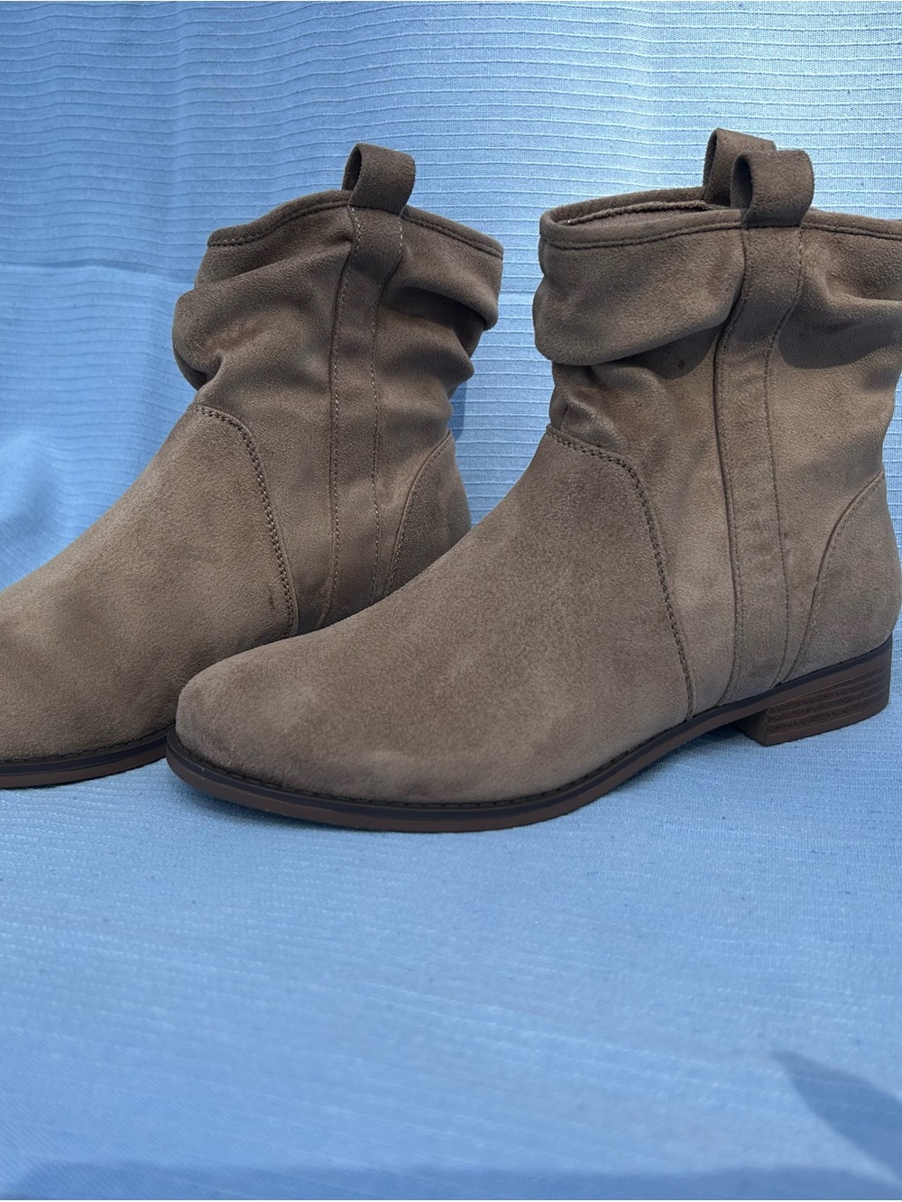 Arizona Jean Company Taupe Suede scrunched ankle boots